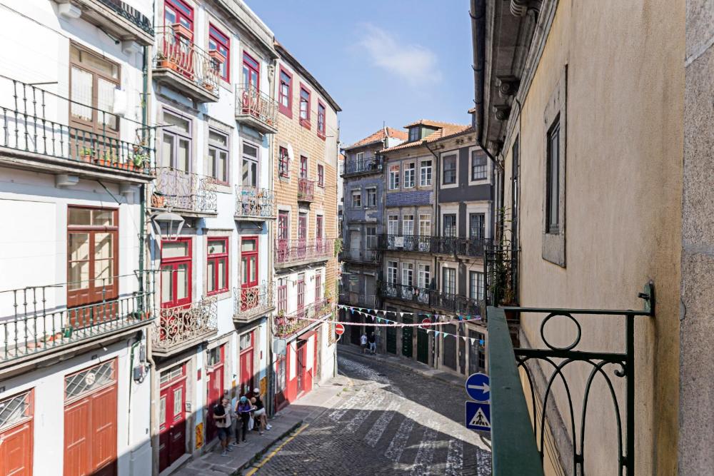 Brand New 4BR w/ 200yrs of history in Central Porto by LovelyStay