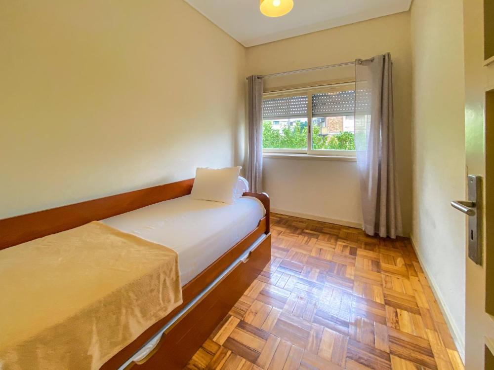 Convenient 3-Bedroom Apartment next to Bom Sucesso