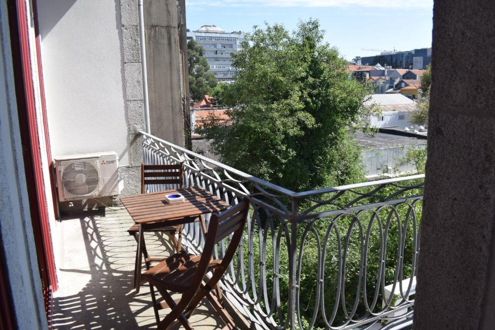 Liiiving in Porto - Vintage Balcony Apartment